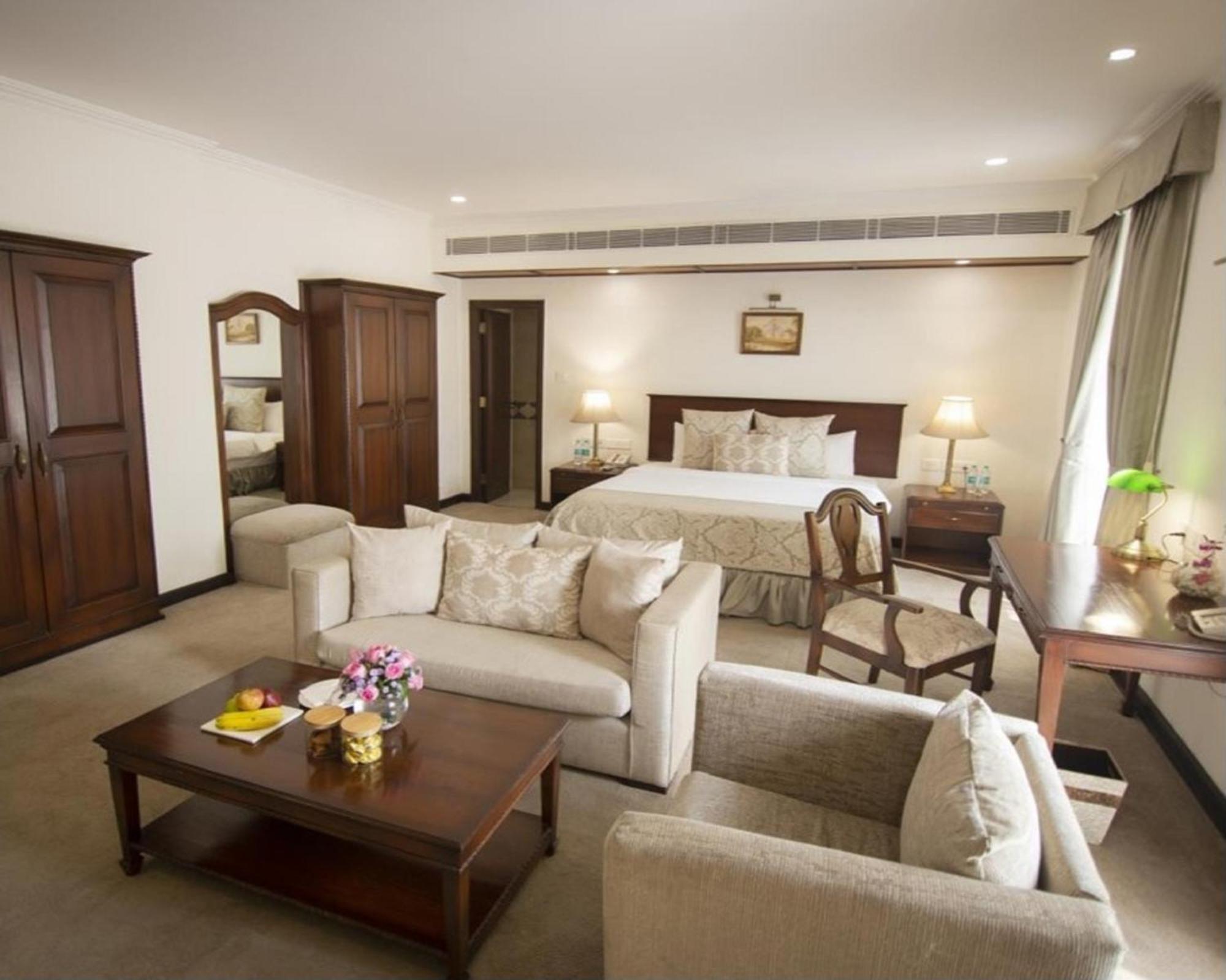 Ambassador, New Delhi - Ihcl Seleqtions Hotel Exterior photo A suite at the Taj Bengal